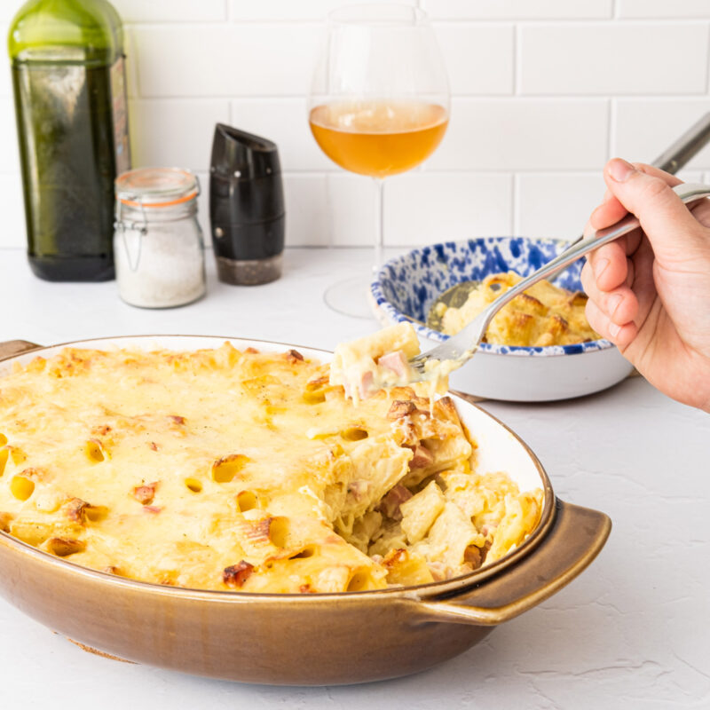 Gratin de rigatoni, jambon, mortadelle & emmental en dés