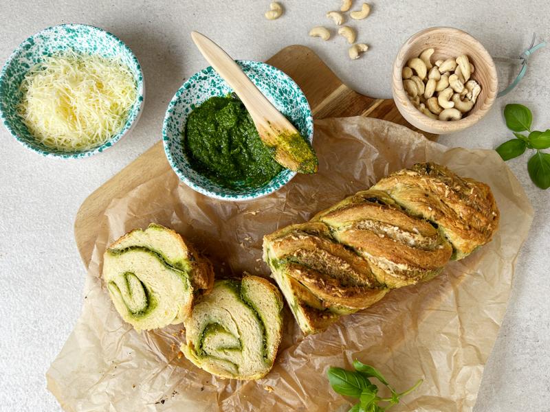 Brioche met pesto